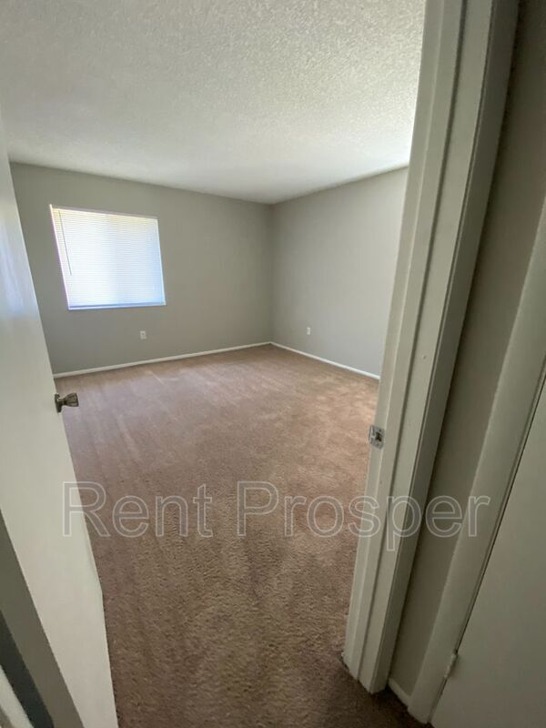 Building Photo - 304 Cherokee Ct