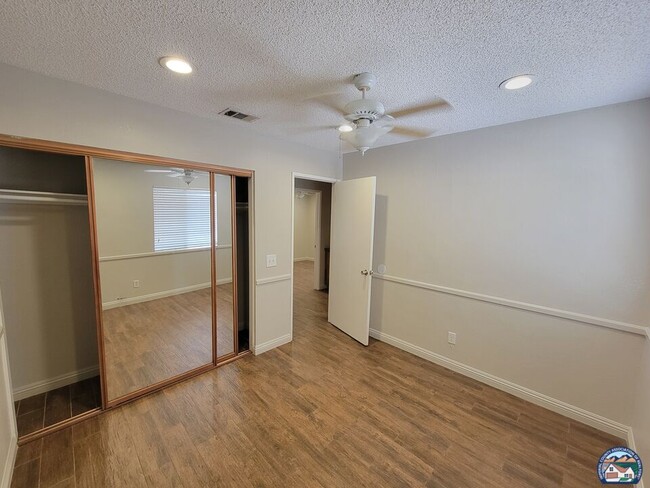 Building Photo - 861 W Legion Rd