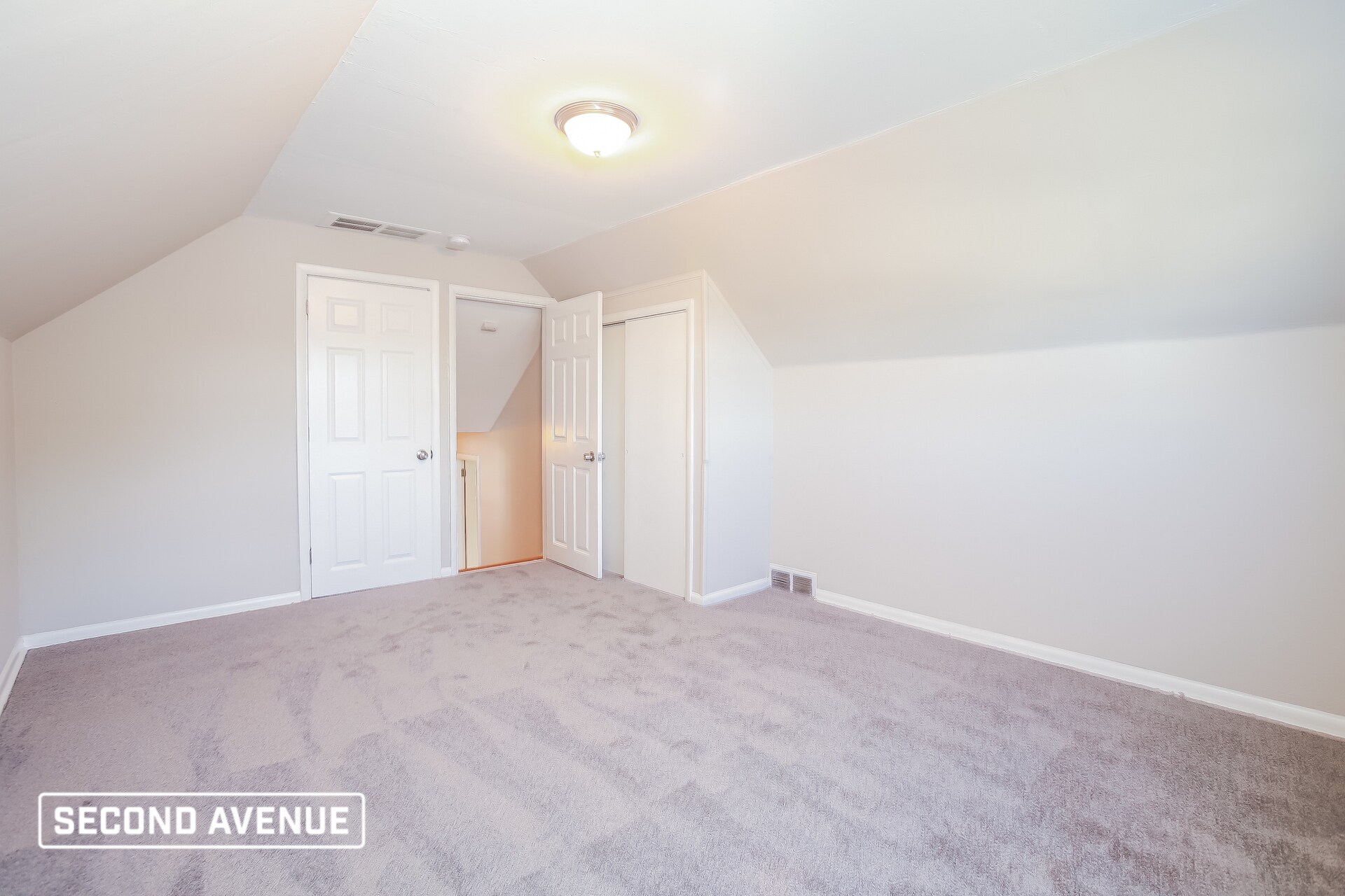 Building Photo - 667 Regency Dr