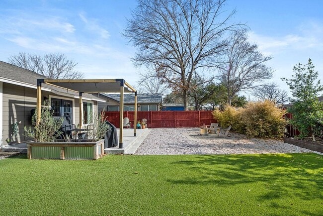 Building Photo - 6803 Castlekeep Way