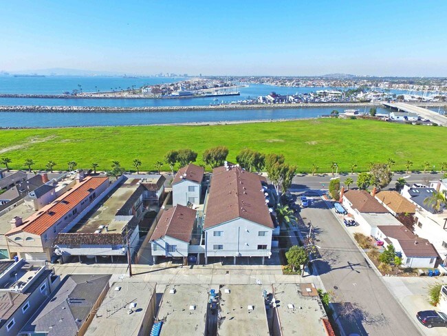 Building Photo - 134 1st St