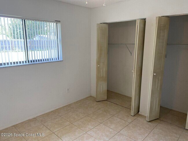 Building Photo - 1279 Valencia St SE