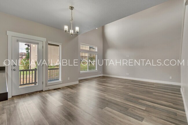 Building Photo - 1638 E Aspen Loop