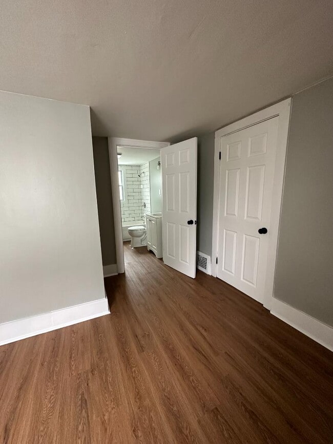 Building Photo - 25 Brown St