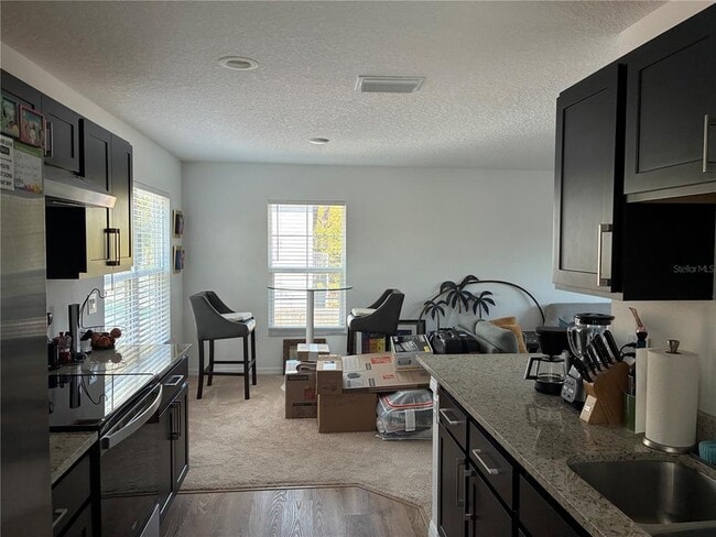 Building Photo - 2651 Bayside Dr S