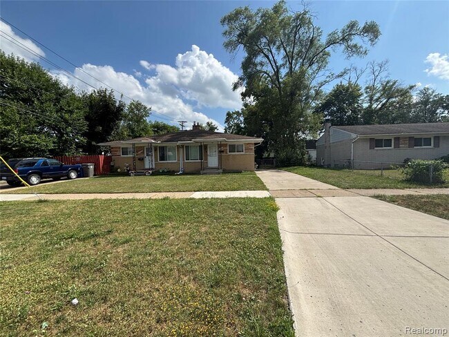 Building Photo - 27441 Avondale St