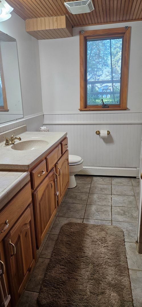 Building Photo - Large Rambler with 5 bedrooms, 2 baths wit...