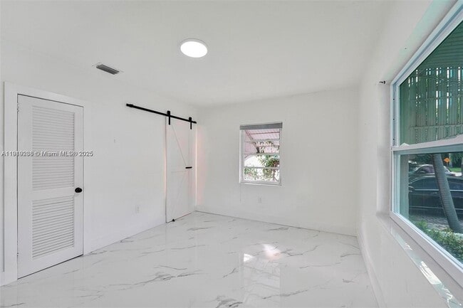 Building Photo - 9173 Byron Ave