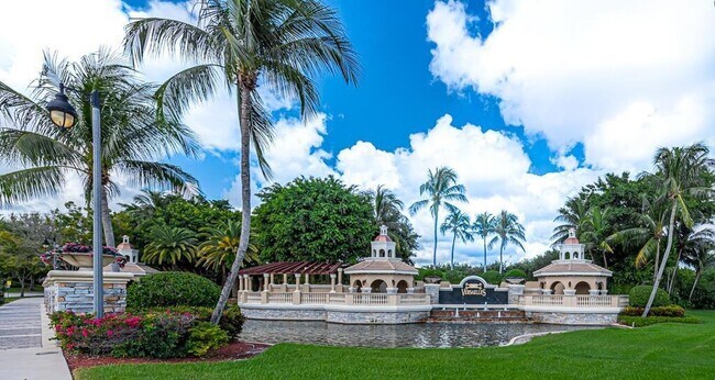 Building Photo - 10513 Versailles Blvd