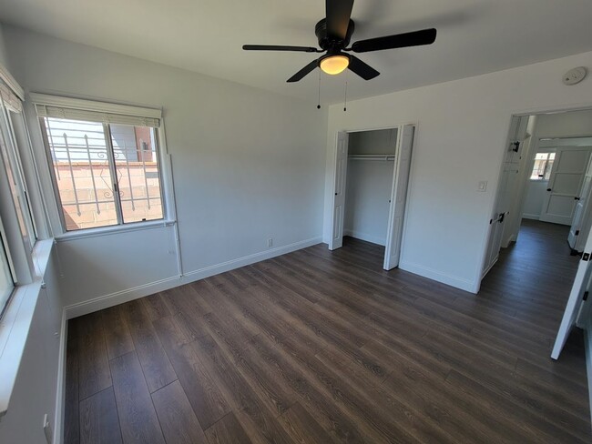 Building Photo - SPACIOUS 3BD/2BA WITH GARAGE, LAUNDRY AND ...