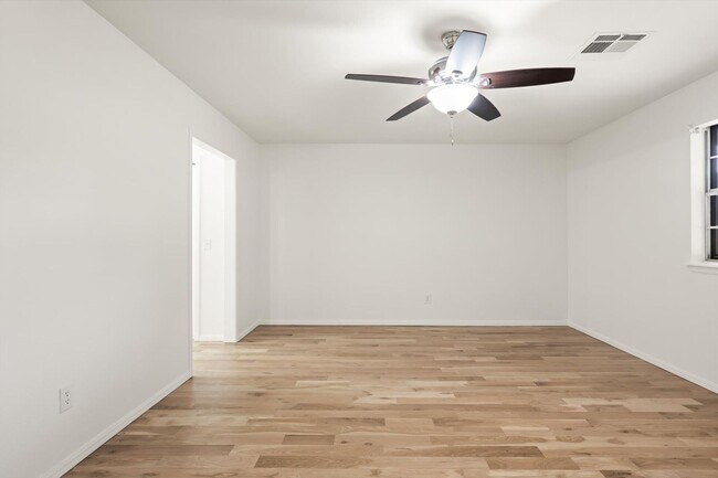Building Photo - Modern Details and Interiors to a sought-a...