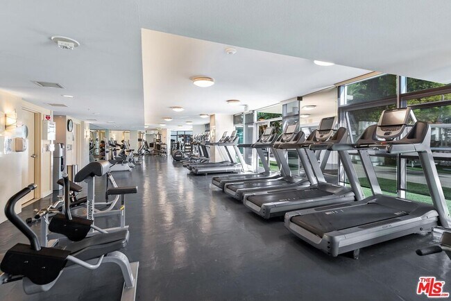 Building Photo - 13700 Marina Pointe Dr