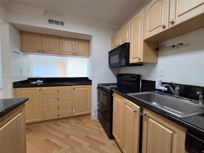 Building Photo - 10765 SW 108th Ave