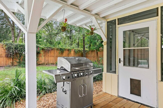 Building Photo - 1844 NW 42nd Ave