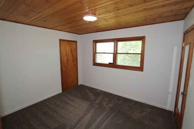 Building Photo - 4 bedroom farmhouse