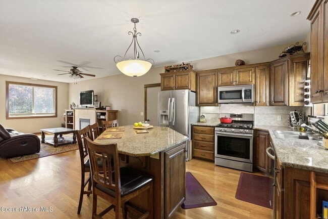 Building Photo - Gated Black Bay Community condo 3 bed 2.5 bath