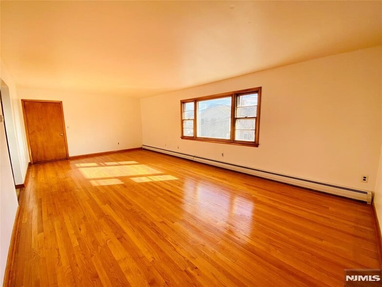 Building Photo - 331 Capitol St