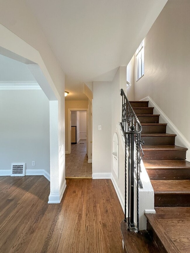 Building Photo - AVAILABLE NOW Home in University District ...