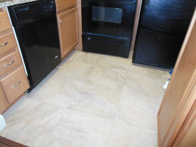 Building Photo - TWO BEDROOM TWO BATHROOM! WATERFRONT COMMU...