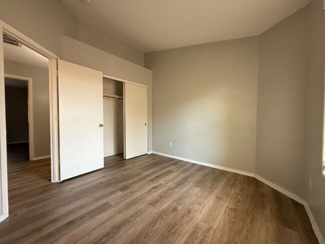 Building Photo - Spacious 4-Bedroom Home with Large Backyar...