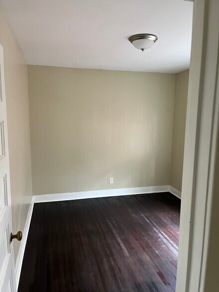 Bed room - 208 N Ballston Ave