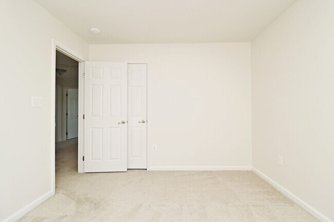 Building Photo - Pet-Friendly Holly Hill Home With Fenced Yard