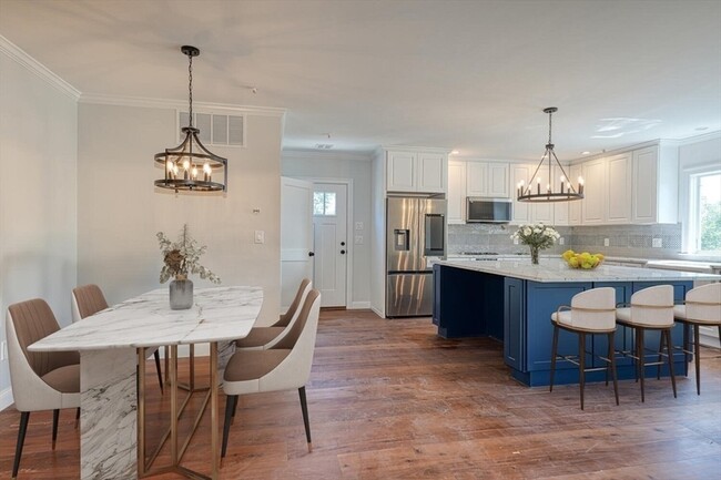 Building Photo - 369 Grant St