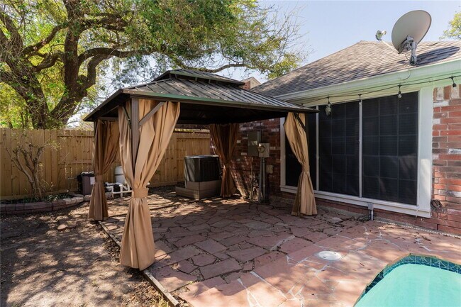 Building Photo - Spring Forest Drive, Pearland, TX 77584 - 3 BR 2 BA single-family home