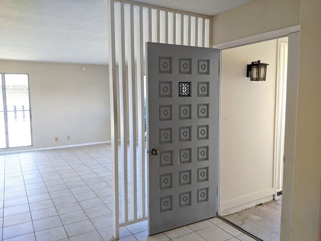 Building Photo - 323MUR