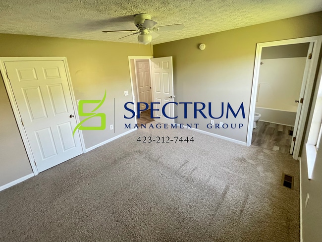 Building Photo - Now accepting applications - Large 4 bedroom 2 bath single family home Dandridge, TN