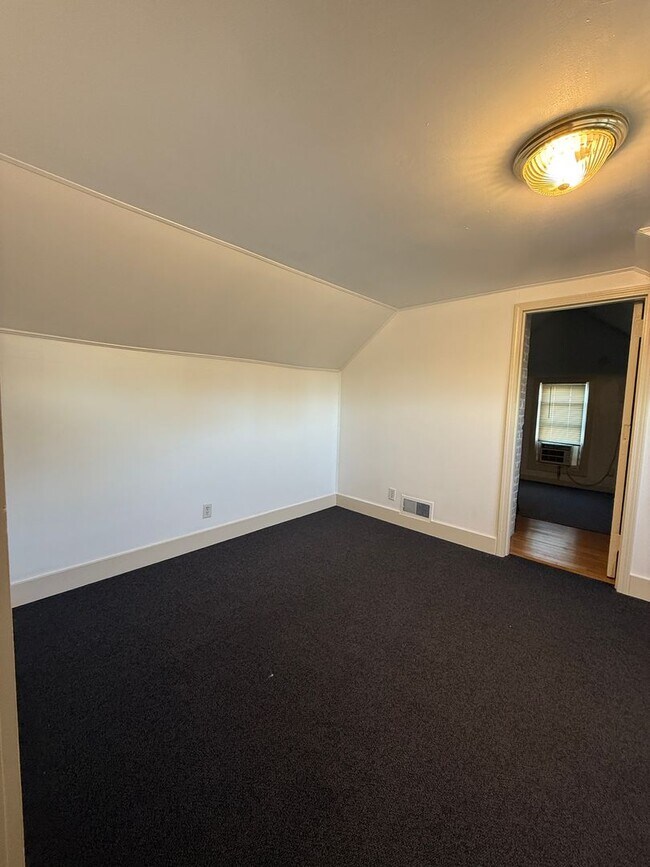 Building Photo - 129 N St Louis Blvd