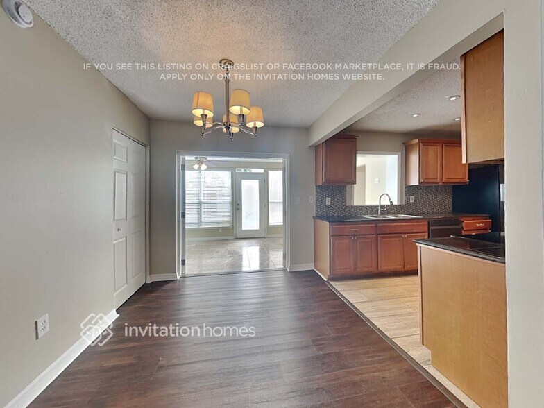 Building Photo - 8380 Jacaranda Ave