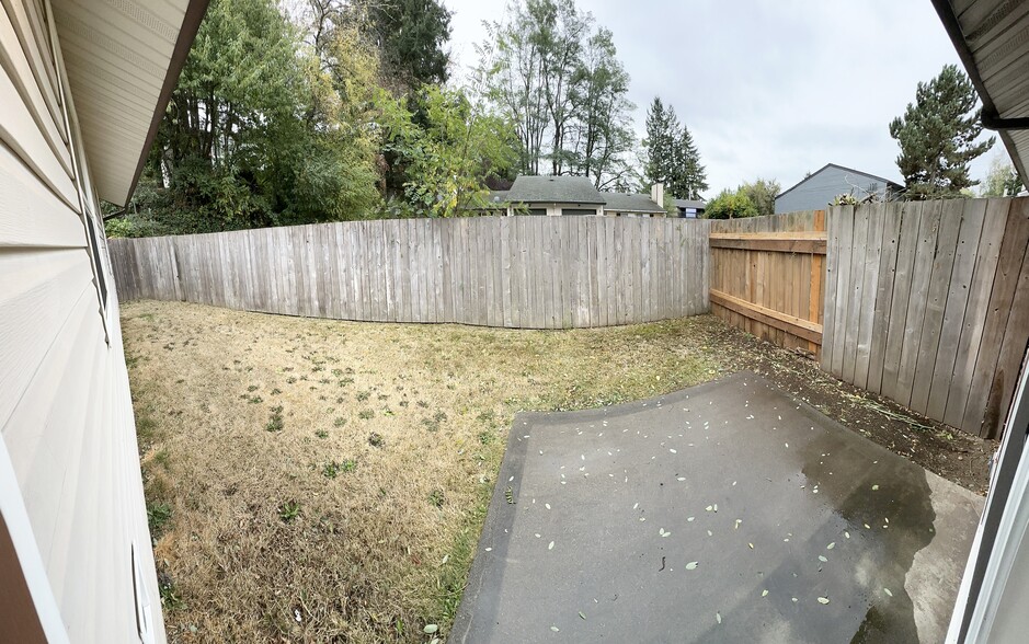 Fully fenced backyard with patio Pano - 3031 Bridgeport Way W