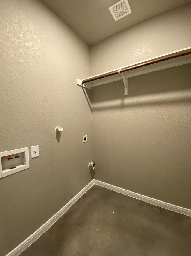 Building Photo - Beautiful Duplex in Seguin!