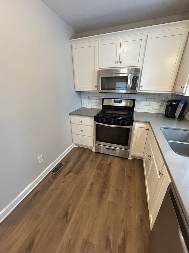 Building Photo - 950 29th Ave NE