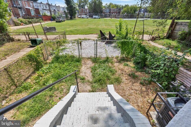 Building Photo - 3015 Spaulding Ave