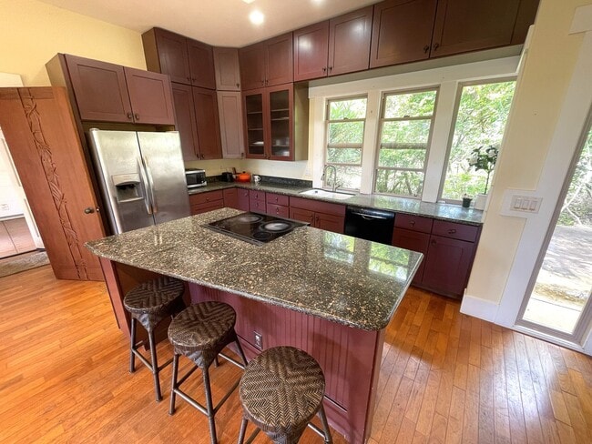 Building Photo - 240 Aulii Dr