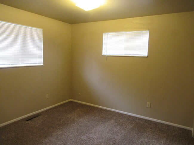 Building Photo - 221 Columbia Rd