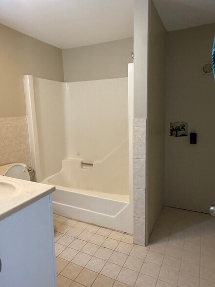 Building Photo - 36 Davis St