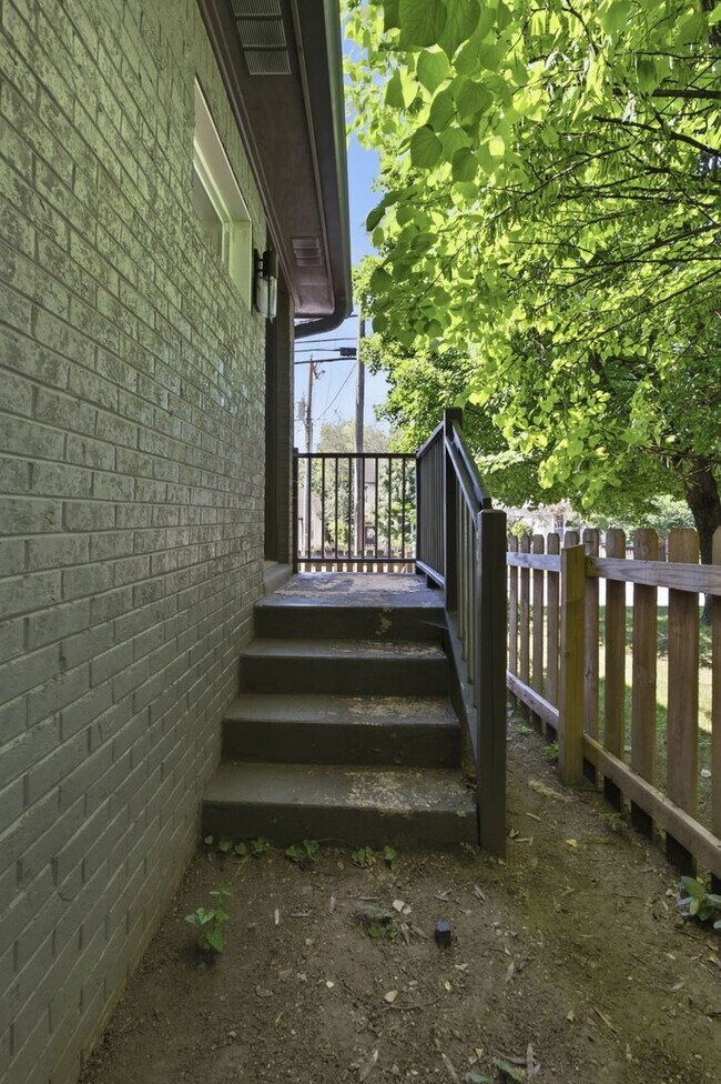 Building Photo - 1147 Cahal Ave