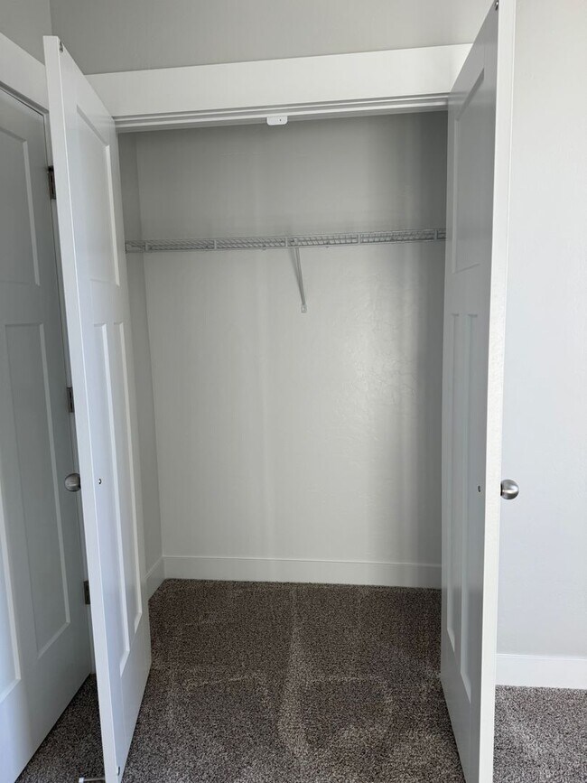 Building Photo - 3 bed/2bth 1 car Garage!!!