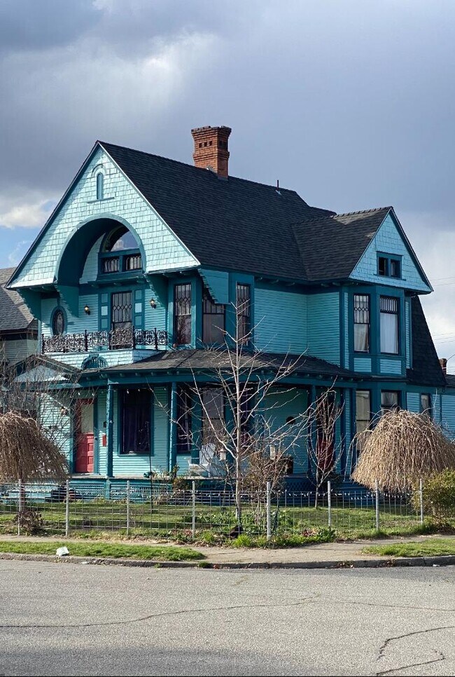 Building Photo - 1104 W Sinto Ave