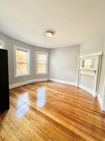 Primary Photo - 10 Bucknam St