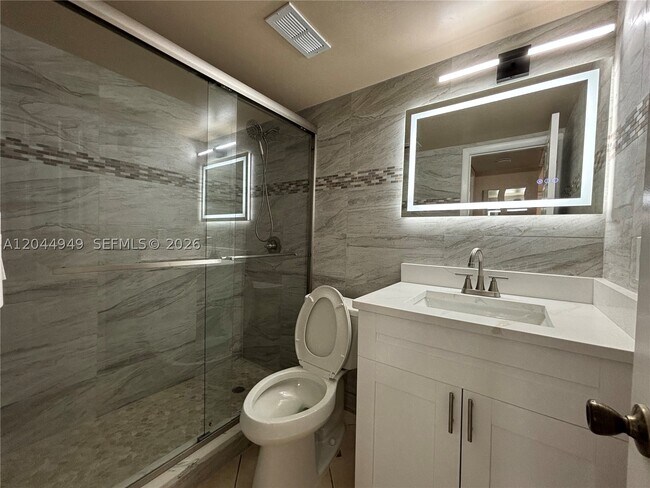 Building Photo - 21909 Lake Forest Cir