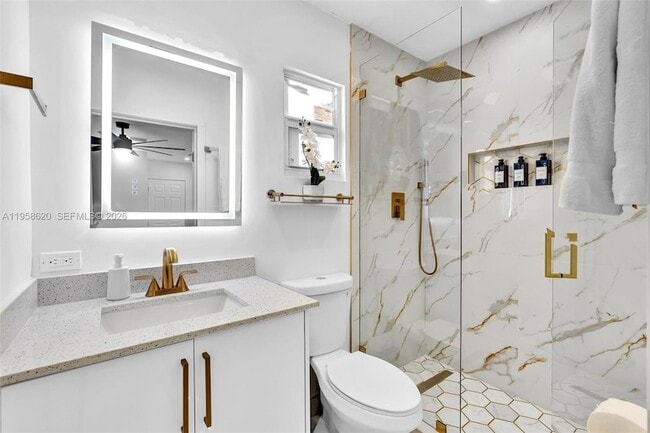 Building Photo - 560 Perviz Ave