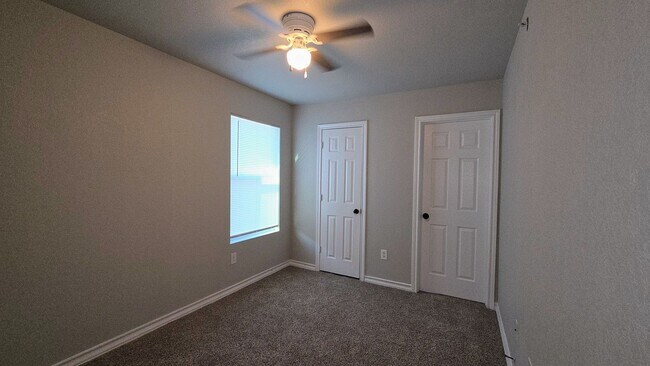 Building Photo - Retreat at Retama Park Townhome