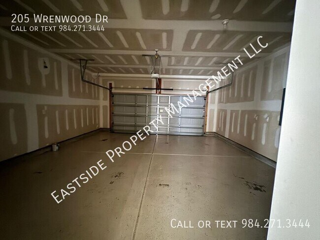 Building Photo - 205 Wrenwood Dr