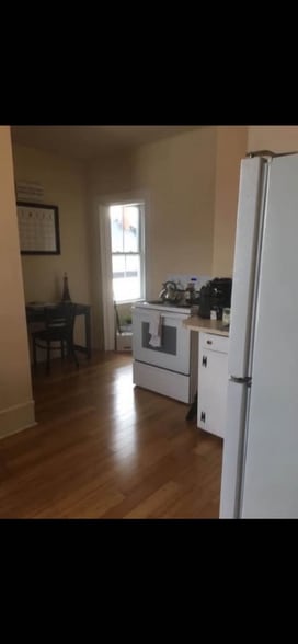 Building Photo - 148 Main St