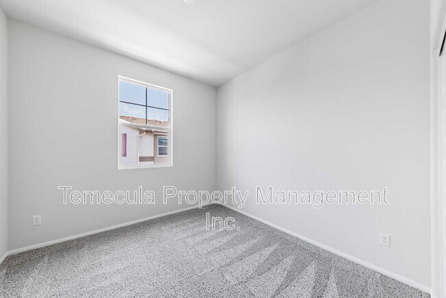 Building Photo - 28048 Oakdale Dr