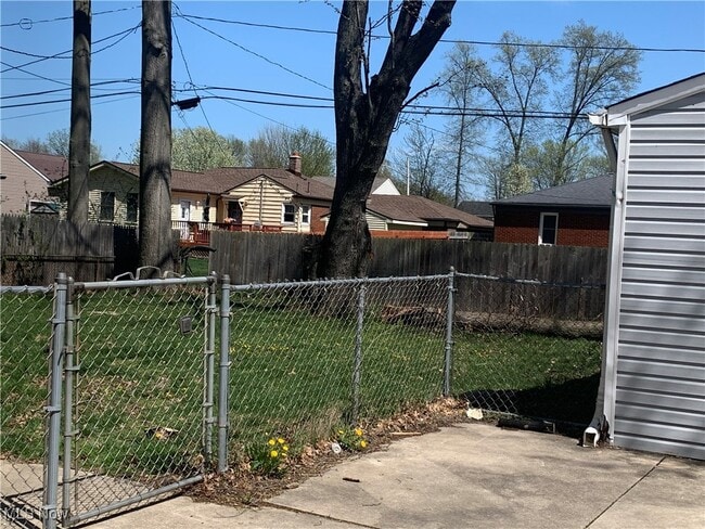 Building Photo - 1861 Eaton Dr